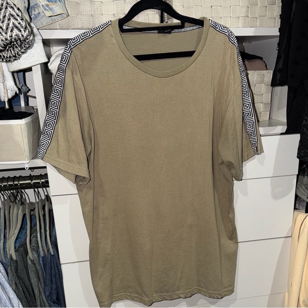 Men's Olive Green Short Sleeve Tee Sleeve Details